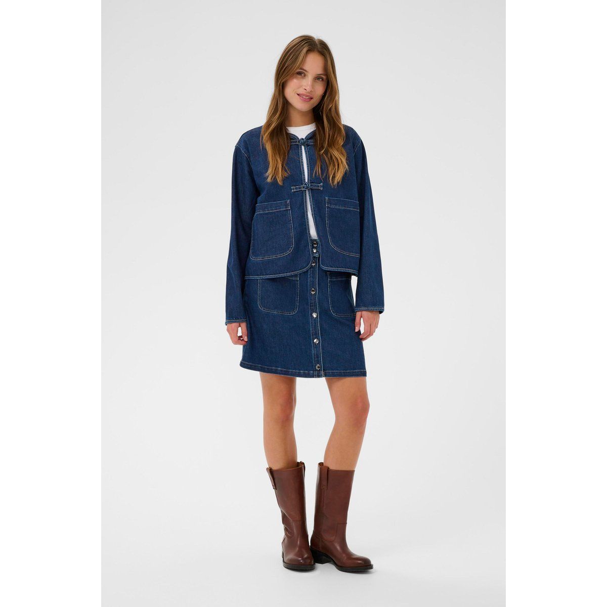 Kastenförmige Jeansjacke mit Knotenverschluss