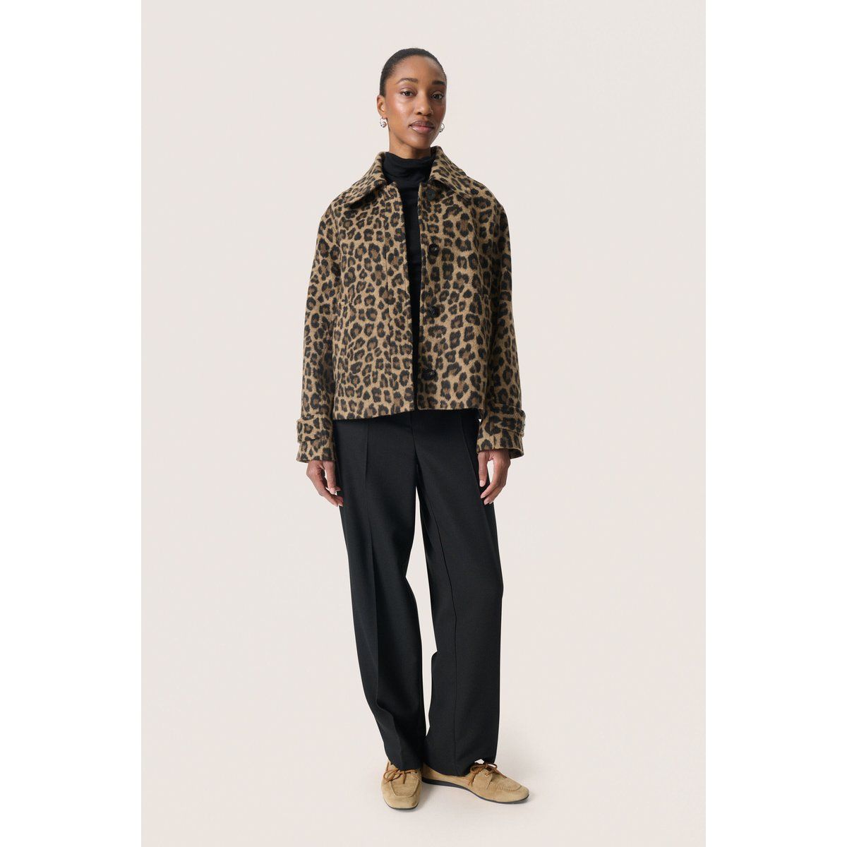 Gerade geschnittene Jacke mit Leopardenmuster