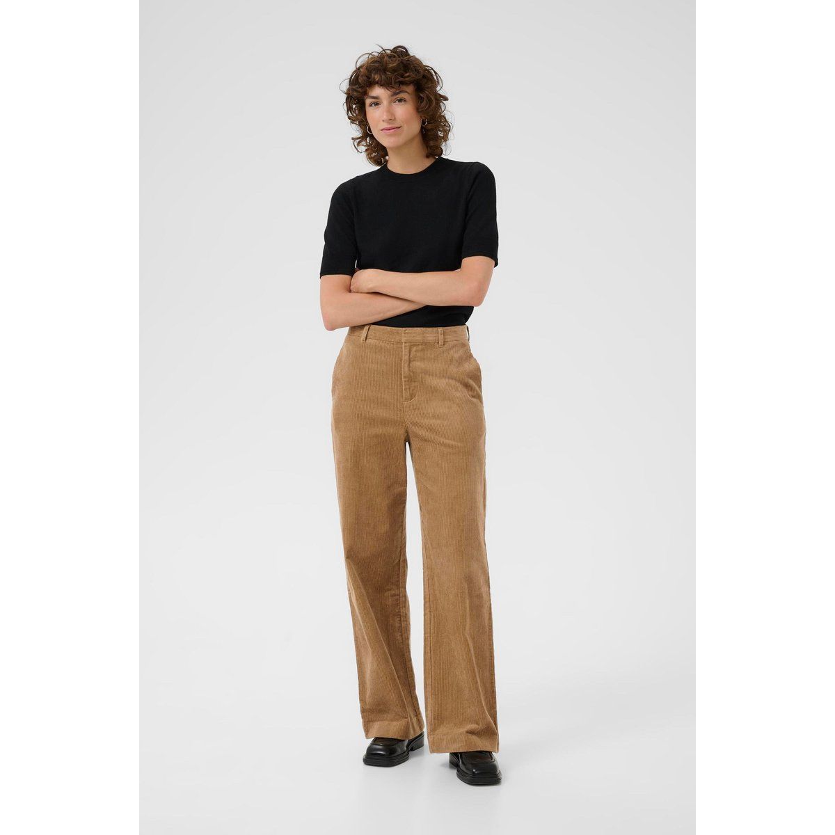Cordhose mit weitem Bein und klassischer Passform
