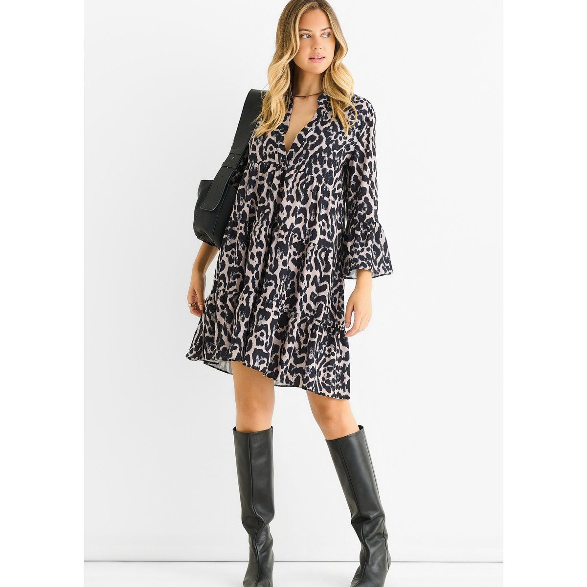Gestuftes Minikleid mit Tiermuster