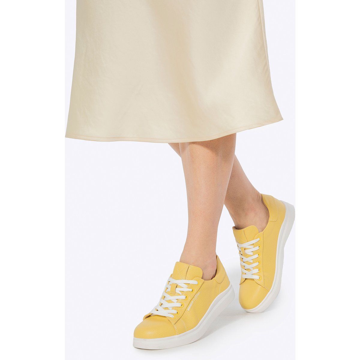 Plateau-Sneaker aus genarbtem Leder