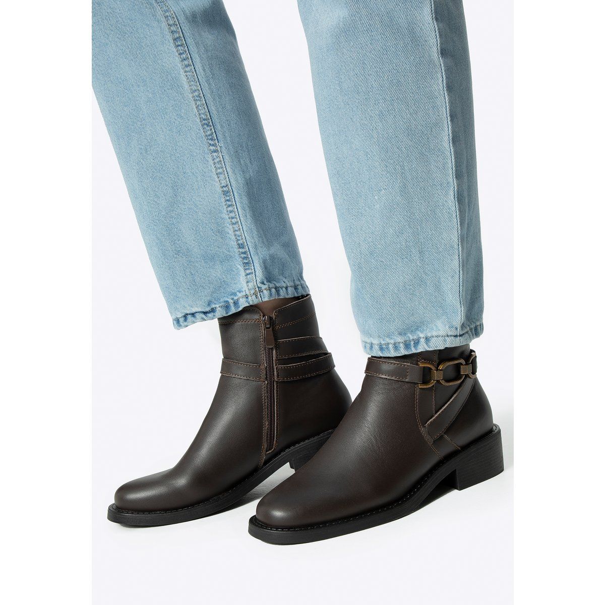 Leder-Stiefeletten mit Kettendetail