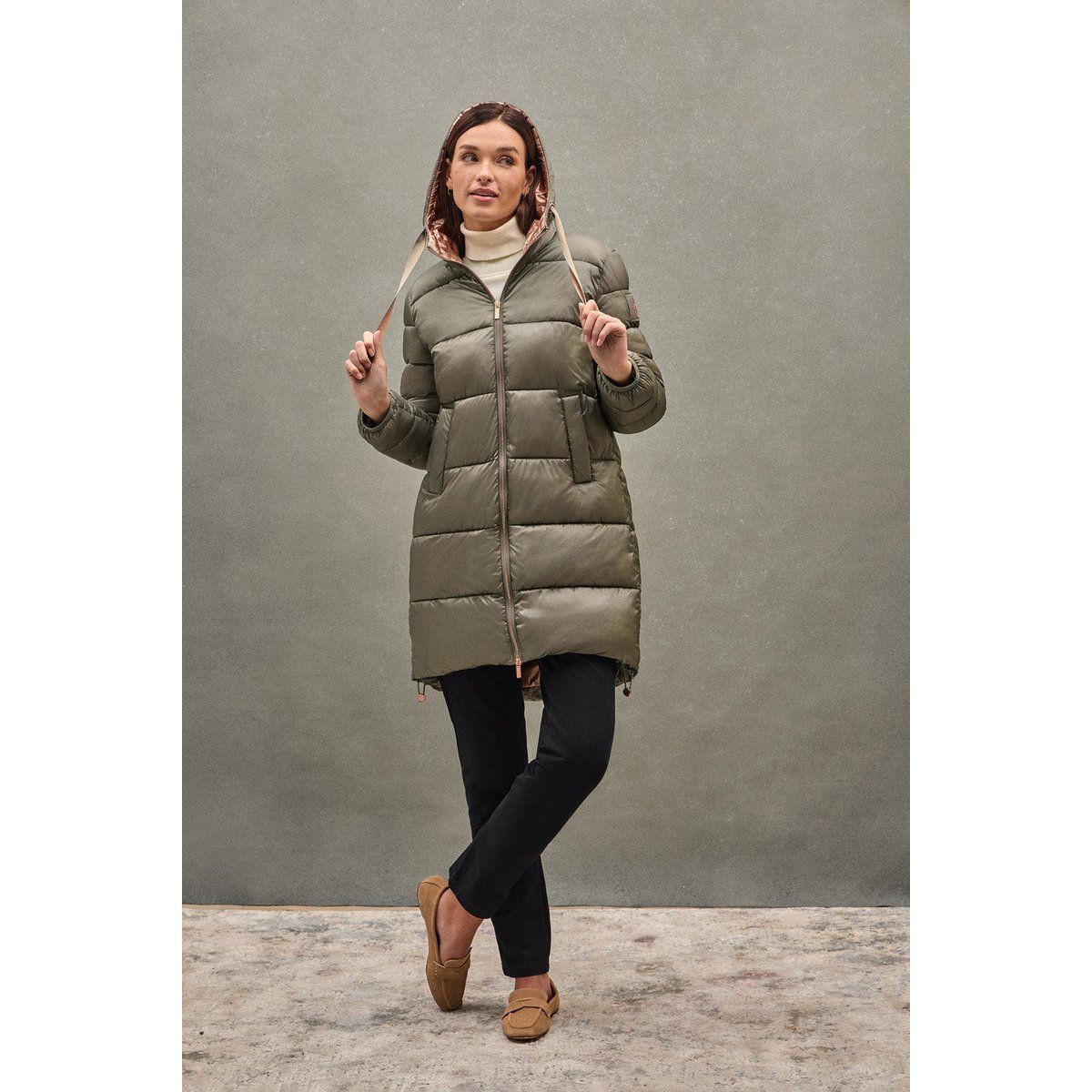 Langer gesteppter Puffer-Mantel mit Kapuze
