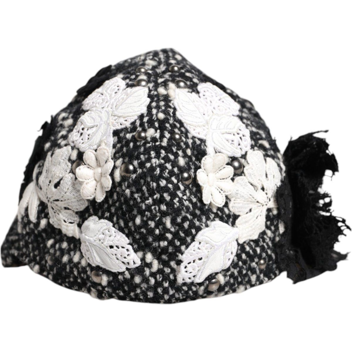 Verzierte Wollcloche mit floralen Applikationen