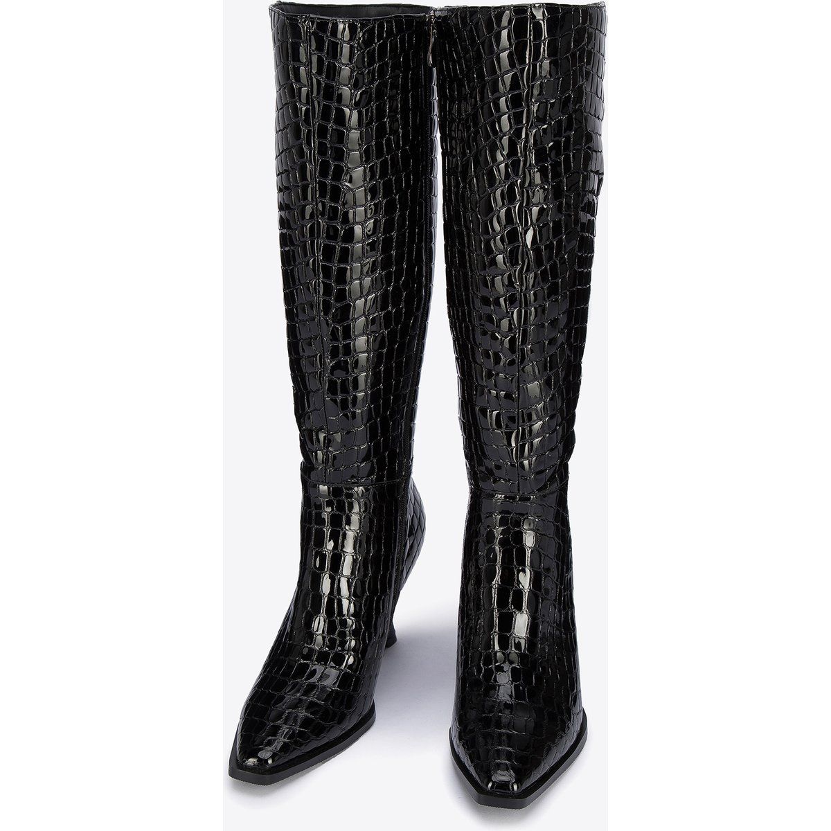 Kniehohe Lackleder-Stiefel mit Krokoprägung