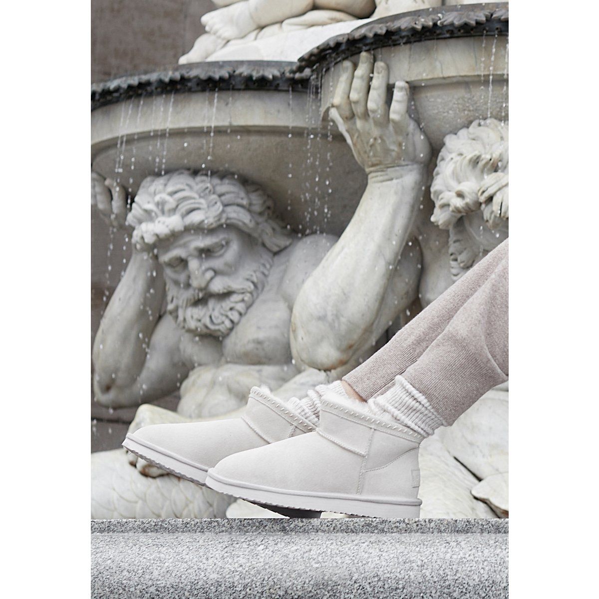 Gemütliche Wildleder Mini-Stiefeletten