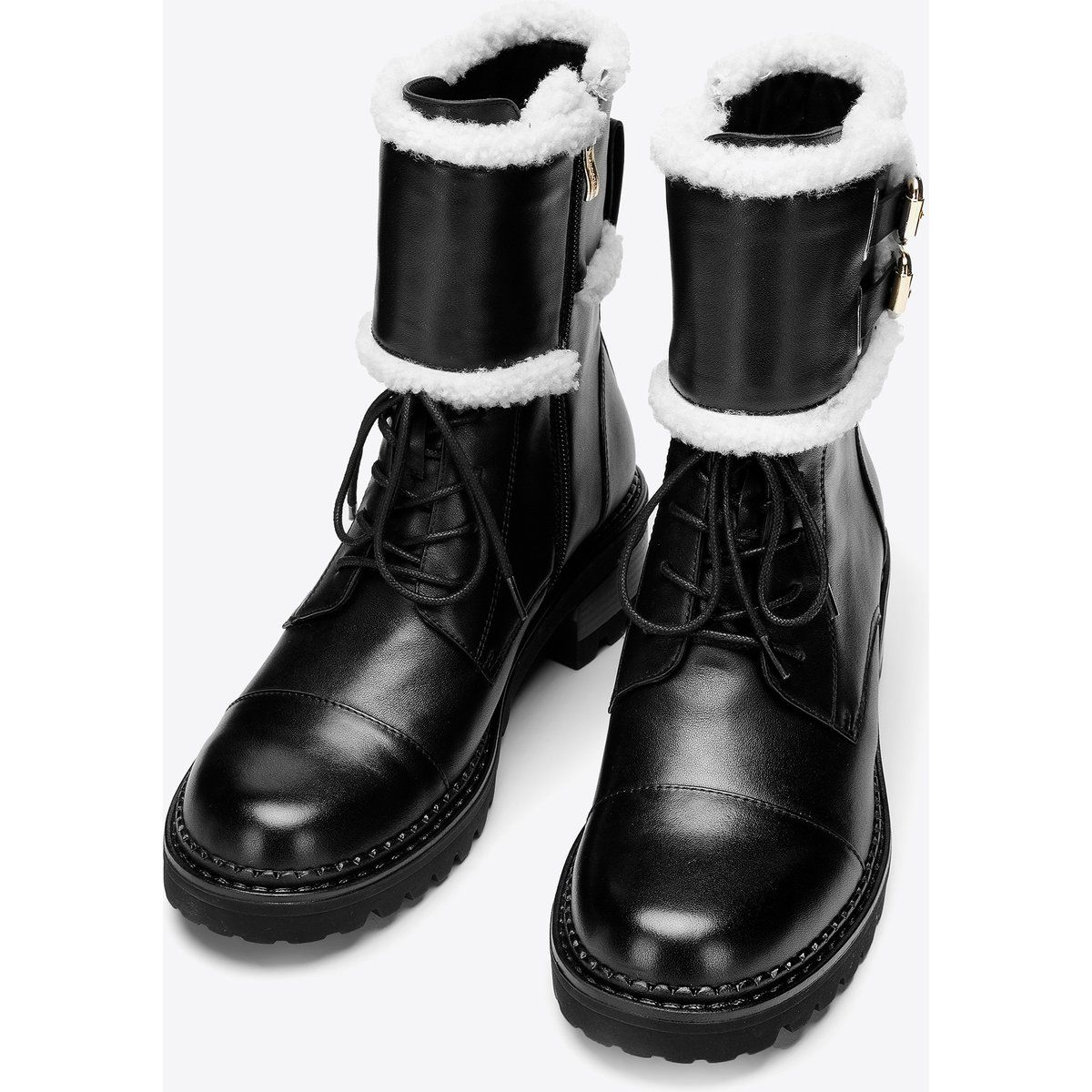 Lederstiefel mit Schnürung und Fellbesatz