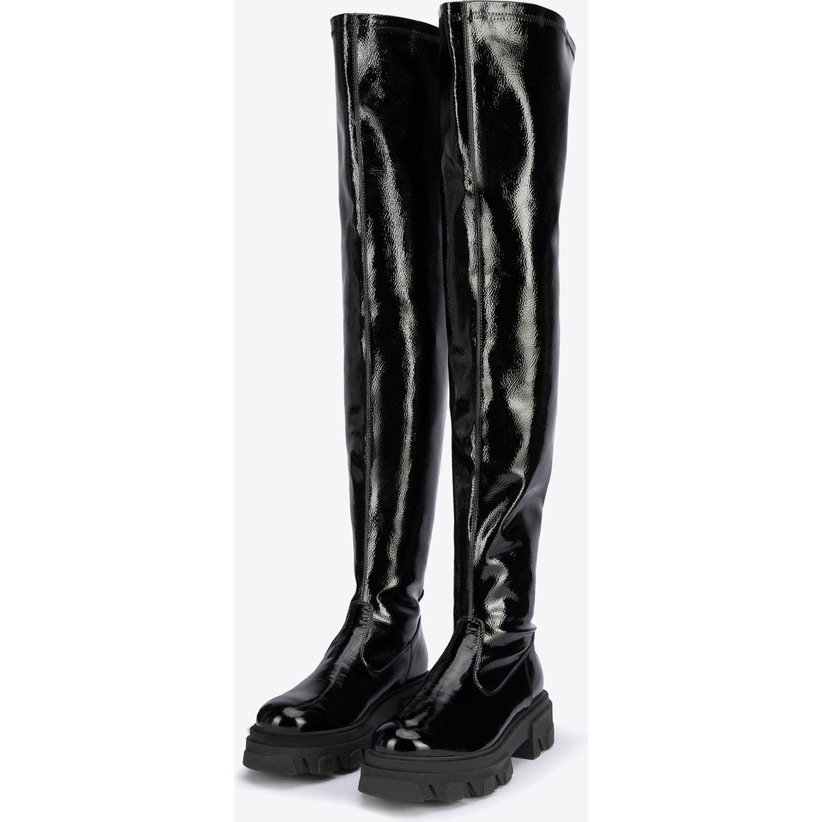 Overknee-Plateaustiefel aus Lackleder
