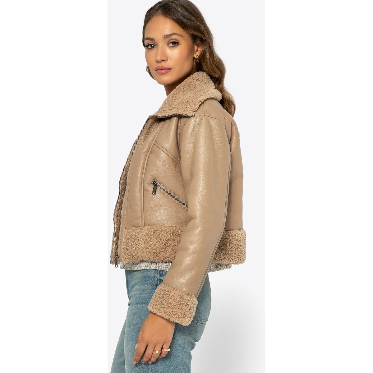 Kurze Kunstlederjacke im Shearling-Stil