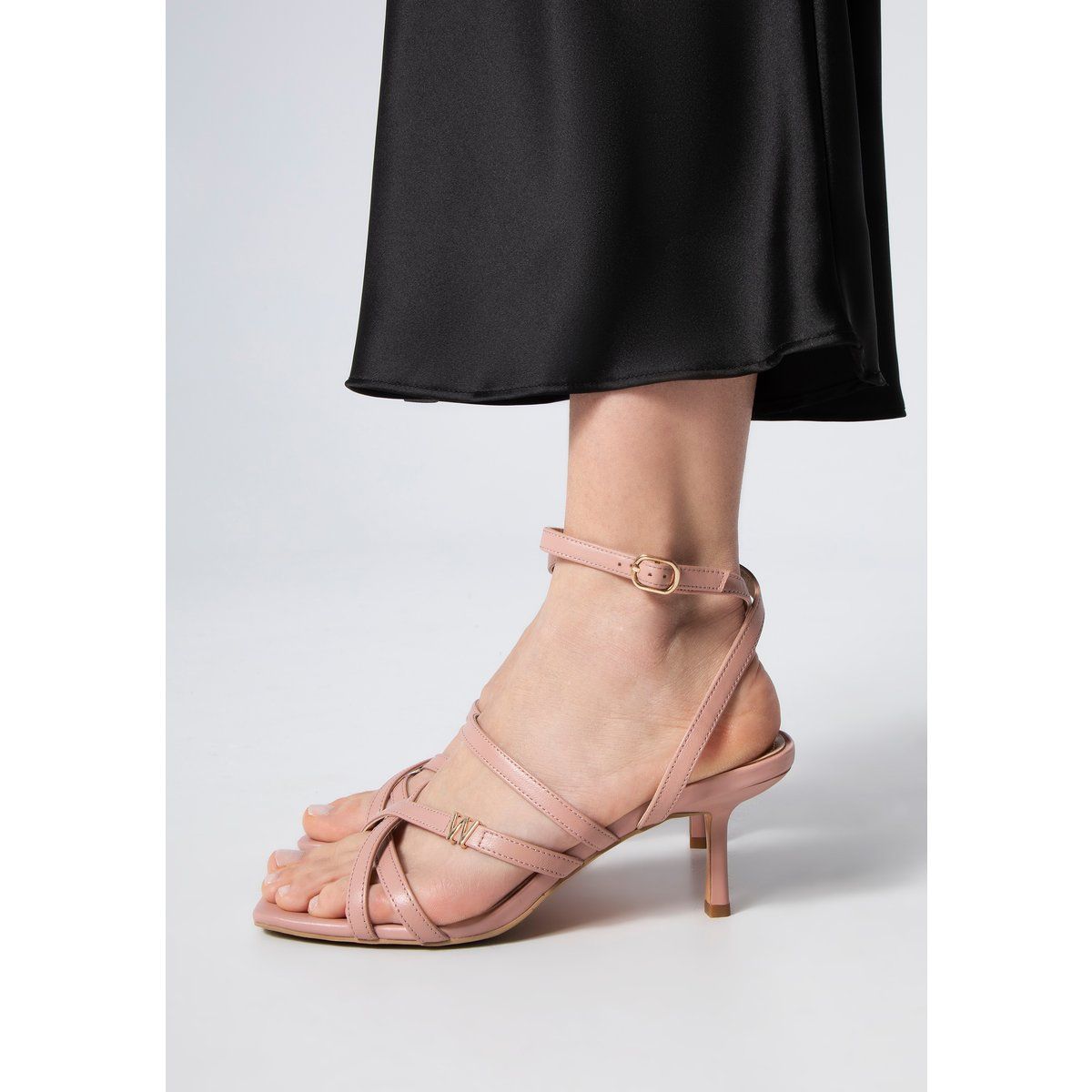 Riemchensandalen aus Leder mit Pfennigabsatz