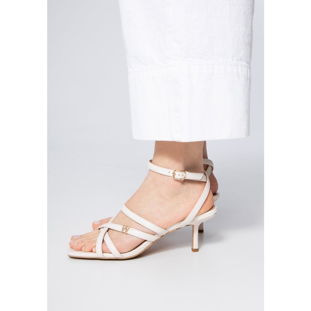 Riemchensandalen aus Leder mit Pfennigabsatz