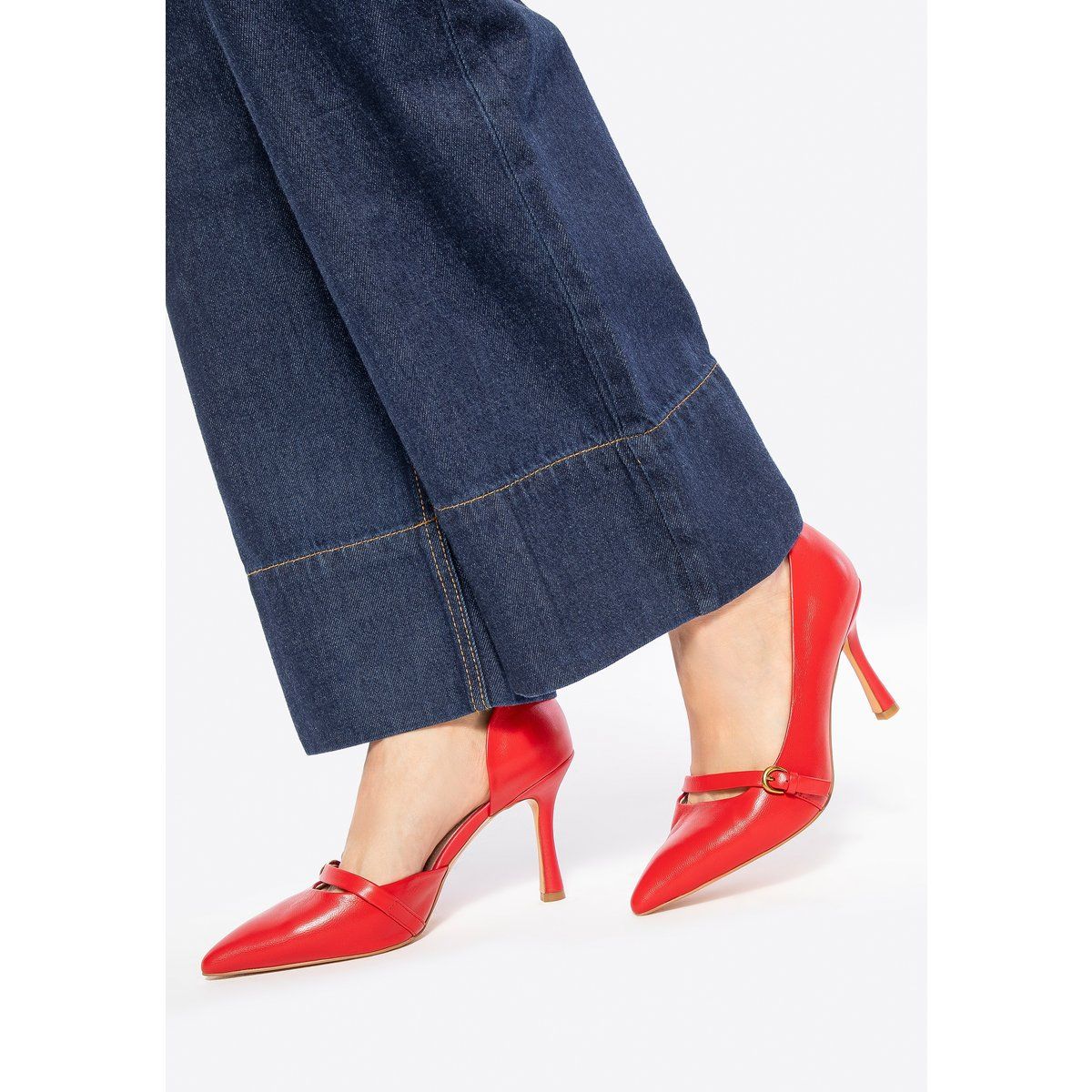Spitze D'Orsay-Pumps mit Riemen