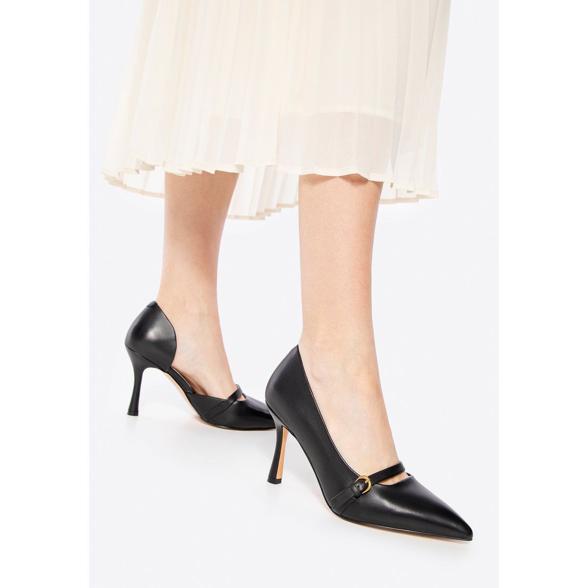 Spitze D'Orsay-Pumps mit Riemen