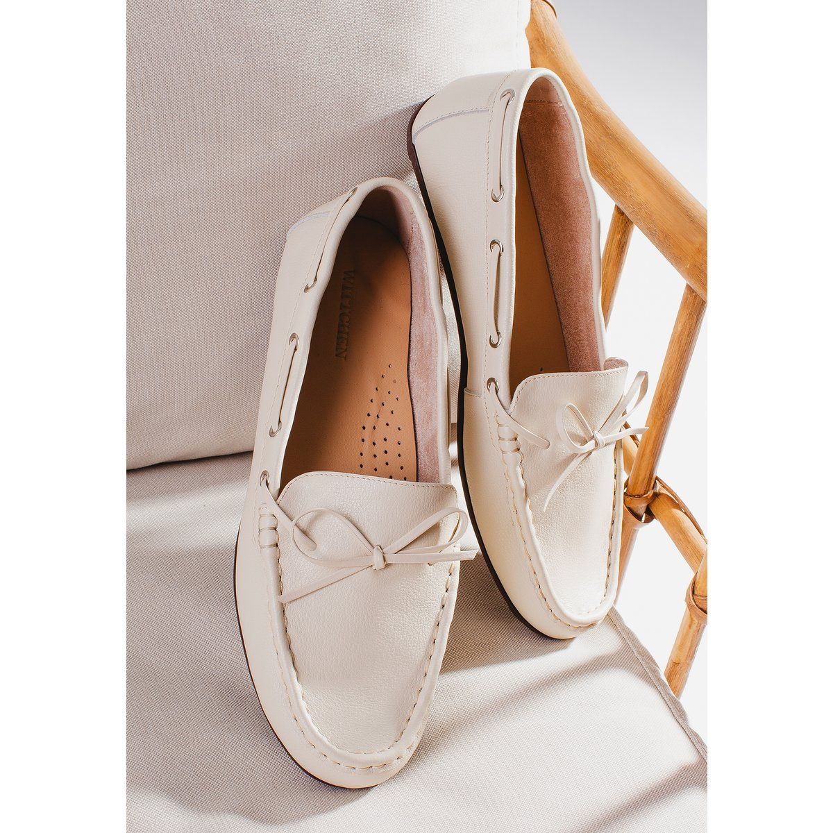 Leder-Mokassins mit Zierschleife