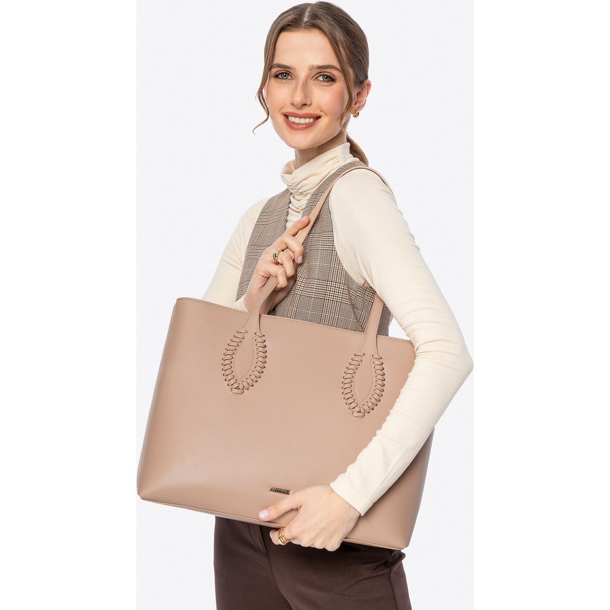 Shopper aus Kunstleder mit Flechtakzenten