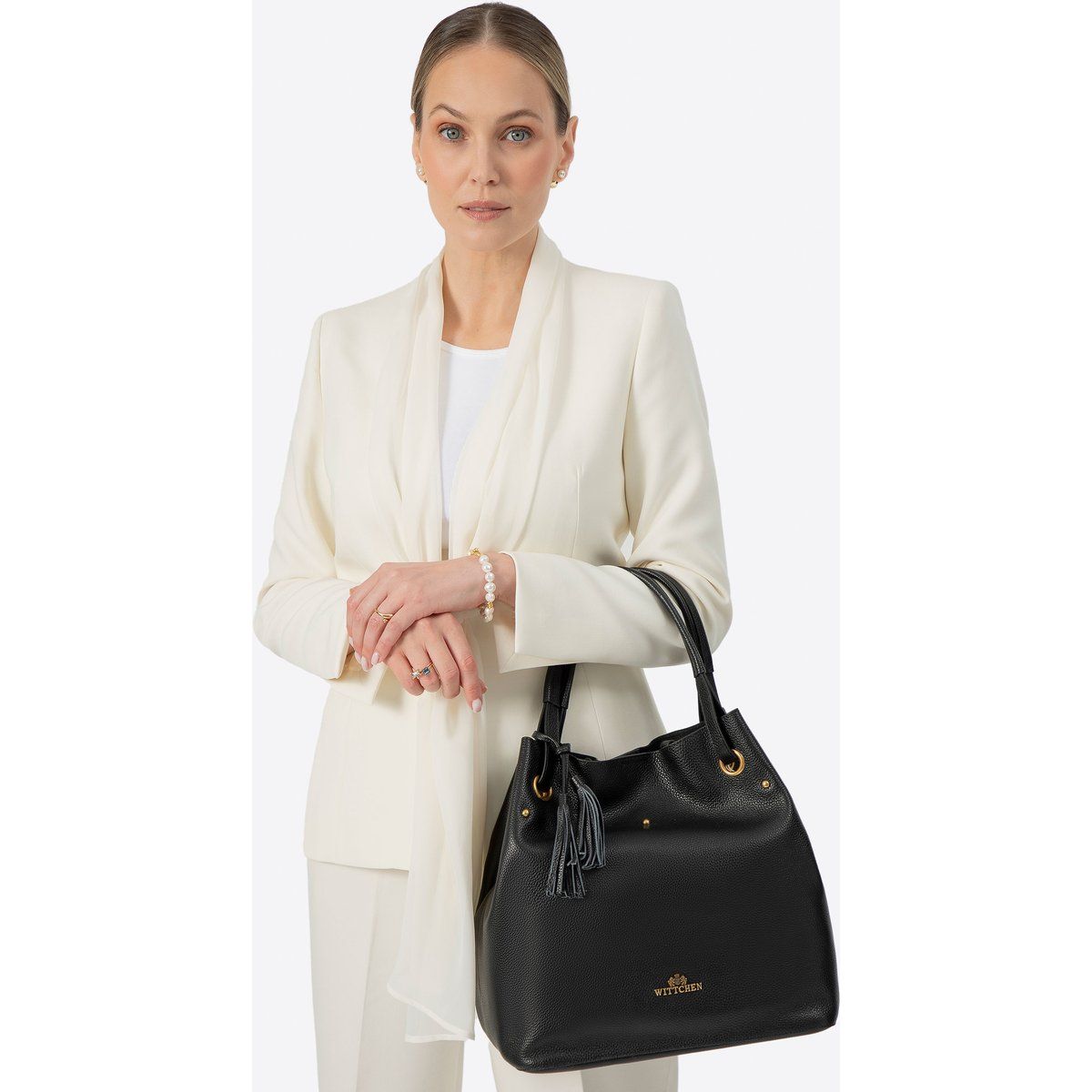 Elegante Beuteltasche aus Leder mit Quaste