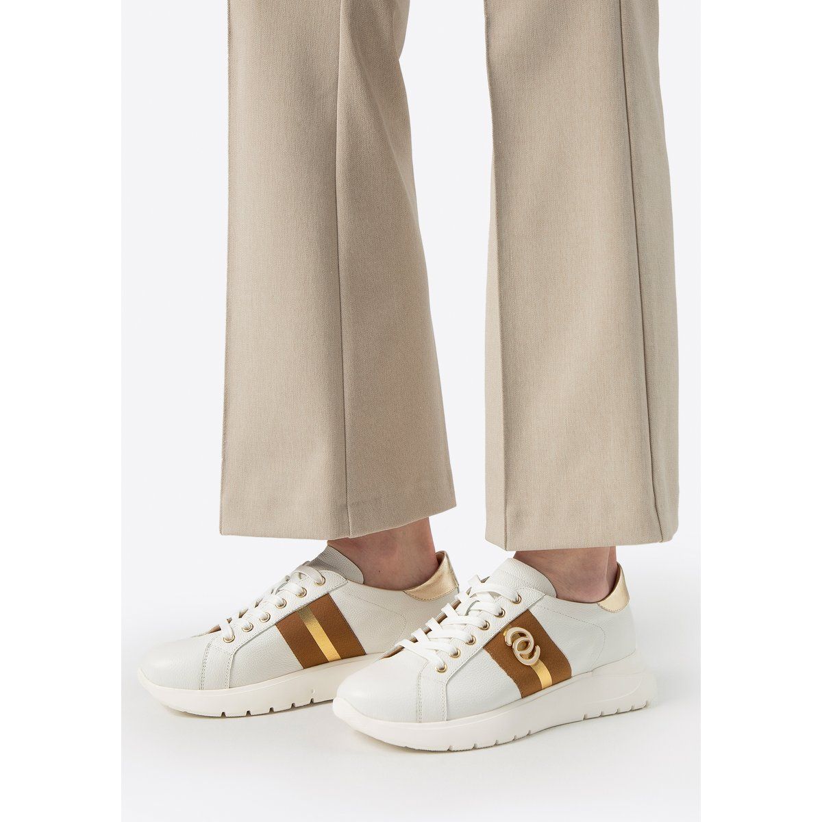 Elegante Leder-Plateau-Sneaker mit Goldakzenten