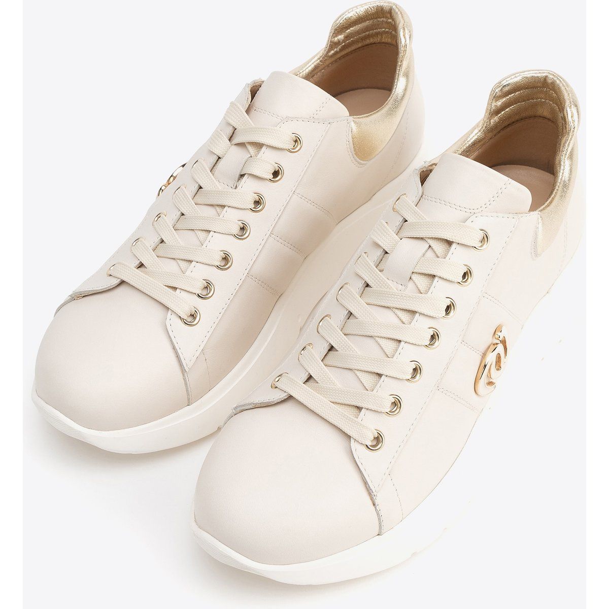 Elegante Leder-Sneaker mit Goldakzenten