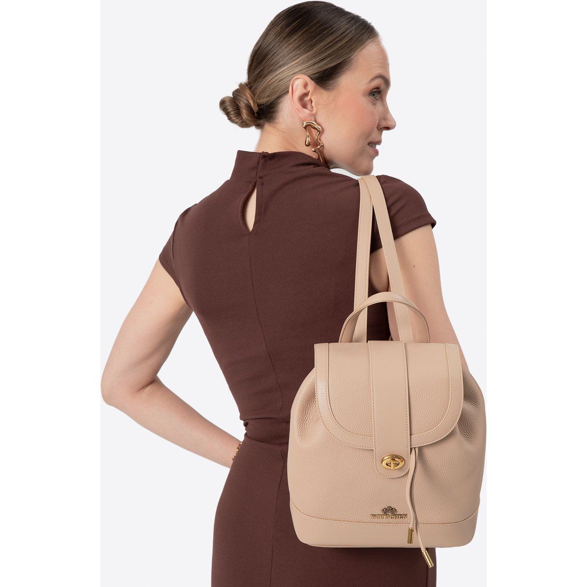 Minimalistischer Lederrucksack mit Klappe