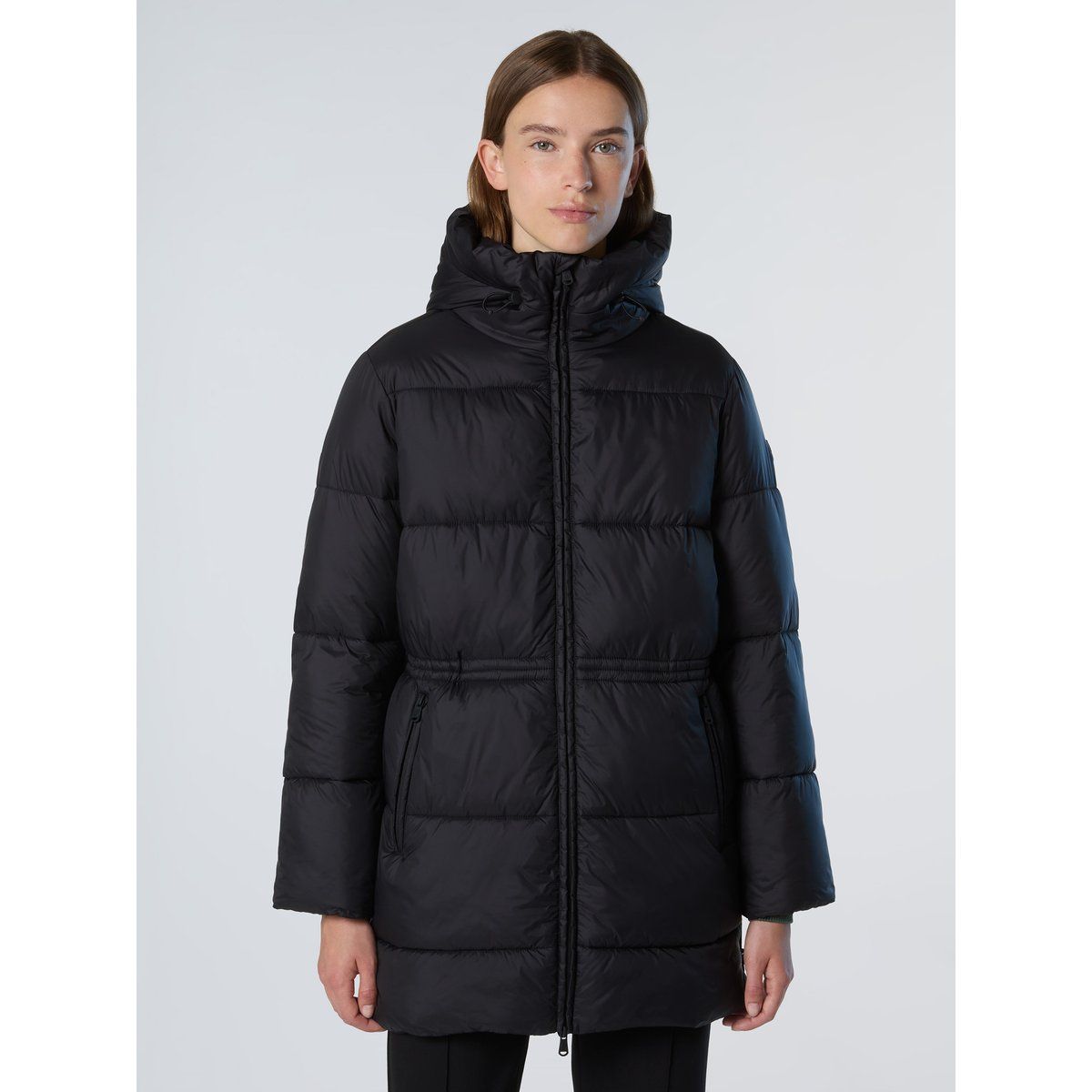 Weit gesteppte recycelte Kapuzen-Pufferjacke