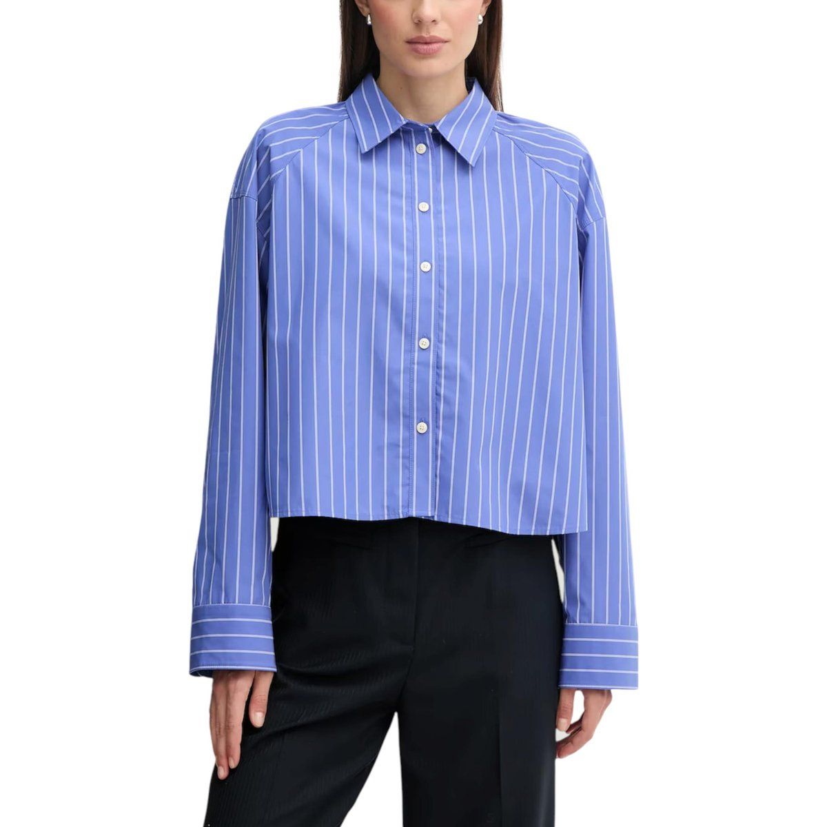 Kurzes gestreiftes Button-Down-Hemd