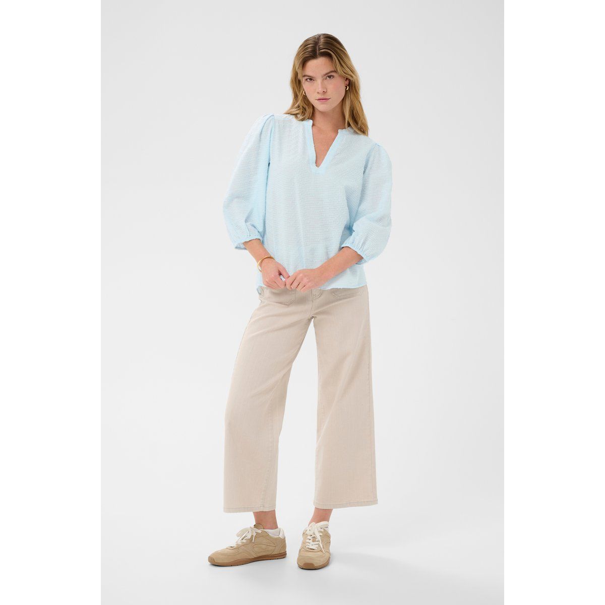 Strukturierte Bluse mit tiefem V-Ausschnitt