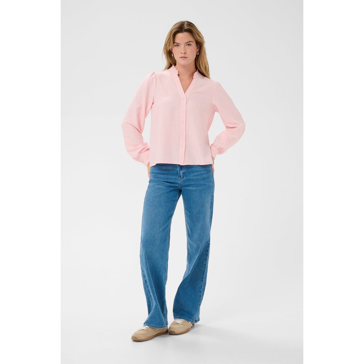Strukturierte Bluse mit Rüschenkragen