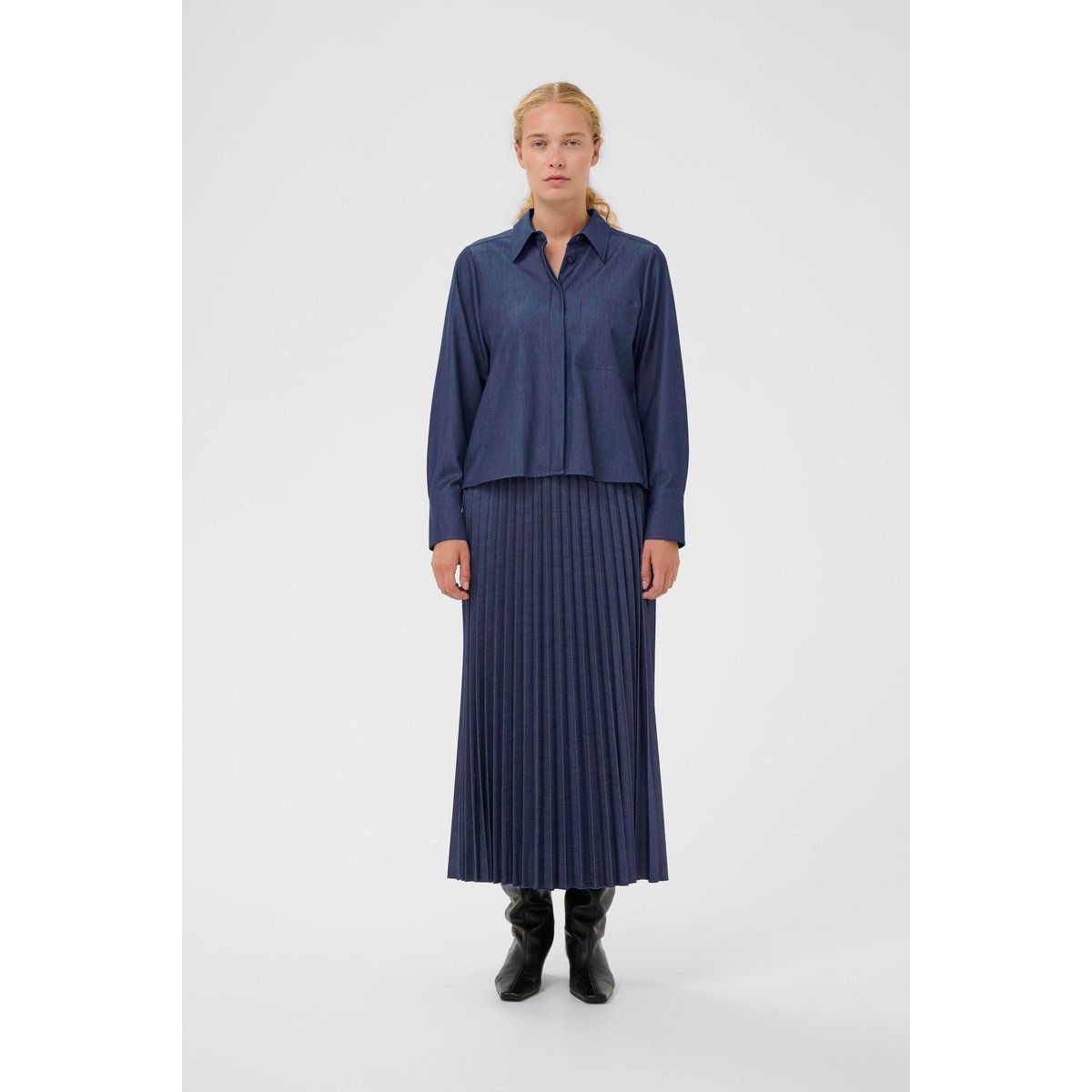 Minimalistisches Denim-Hemd mit gerader Passform