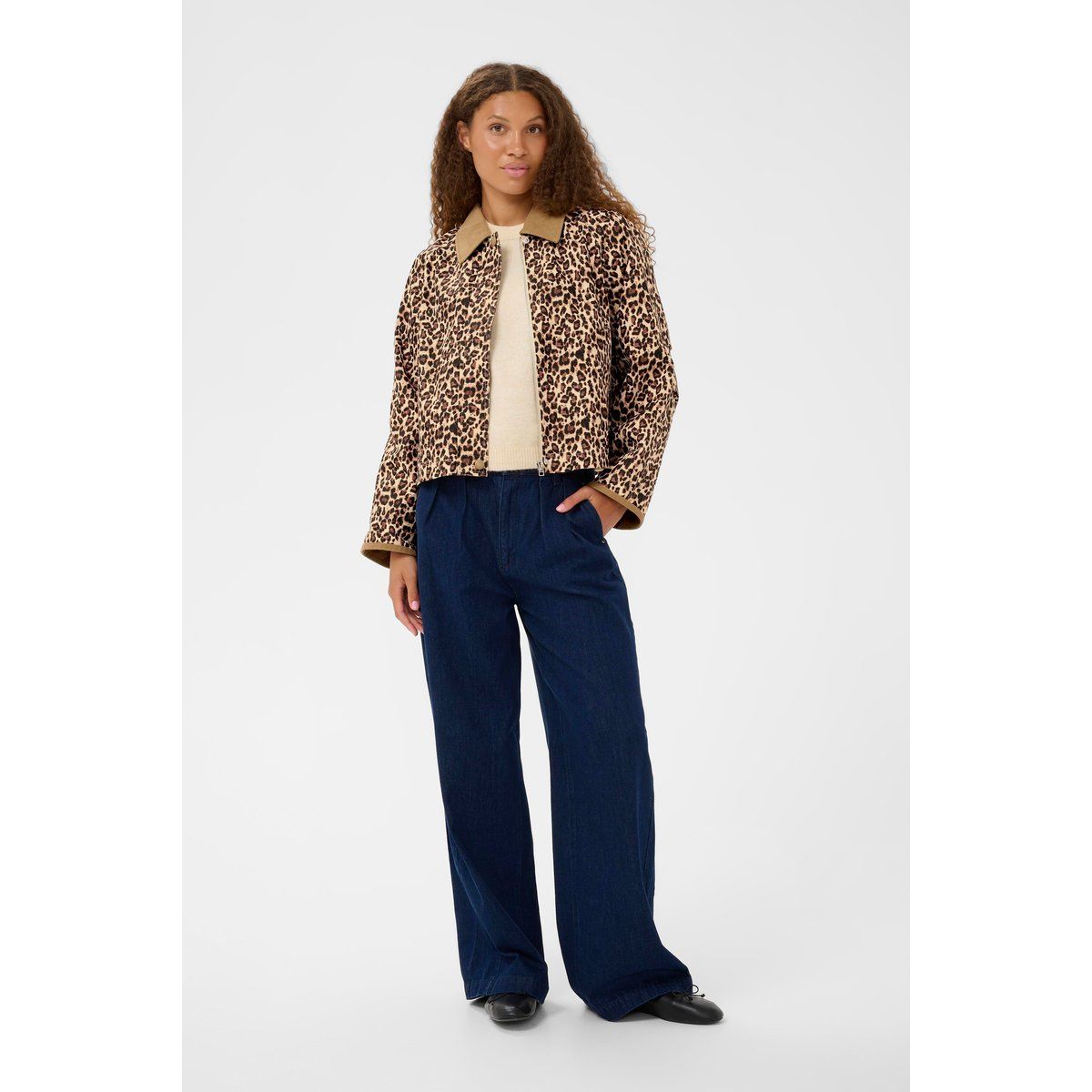 Boxy Jacke mit Leopardenmuster und Kontrastkragen