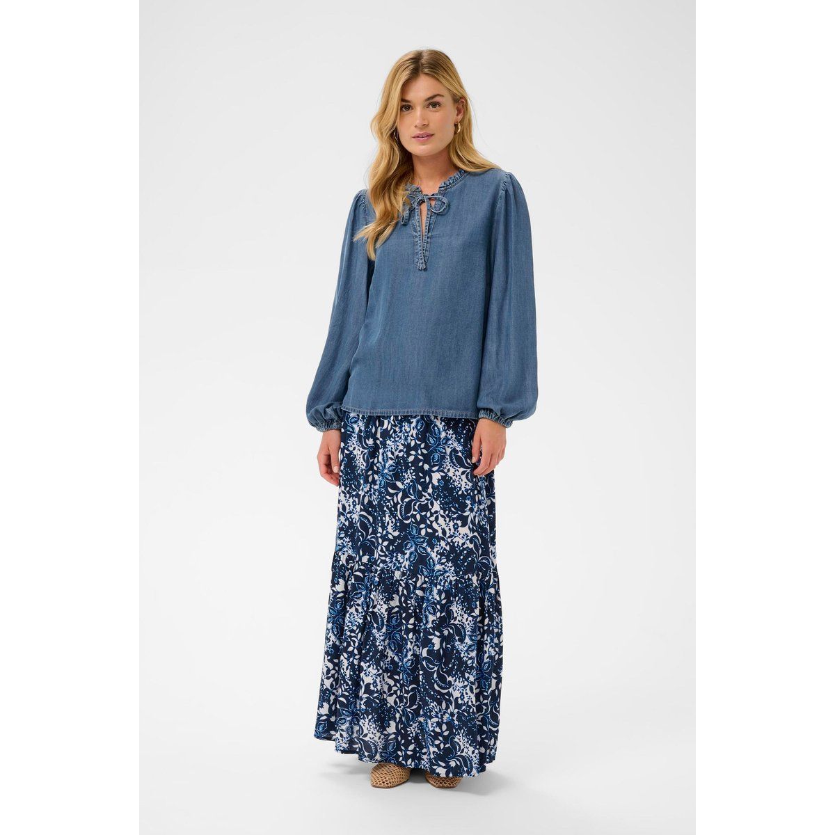 Lockere Denim-Bluse mit Rüschen
