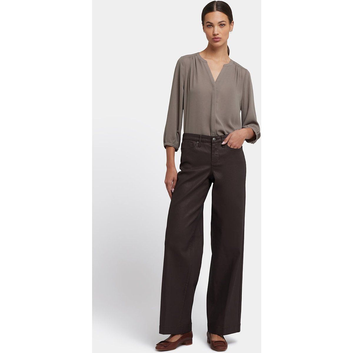 Beschichtete Jeans mit weitem Bein