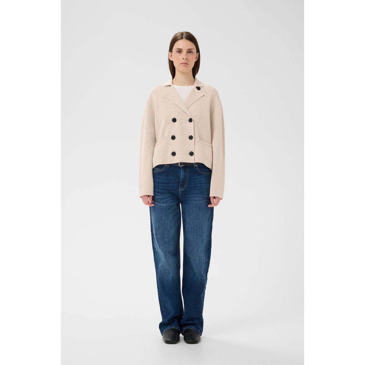 Kurze zweireihige Strickjacke