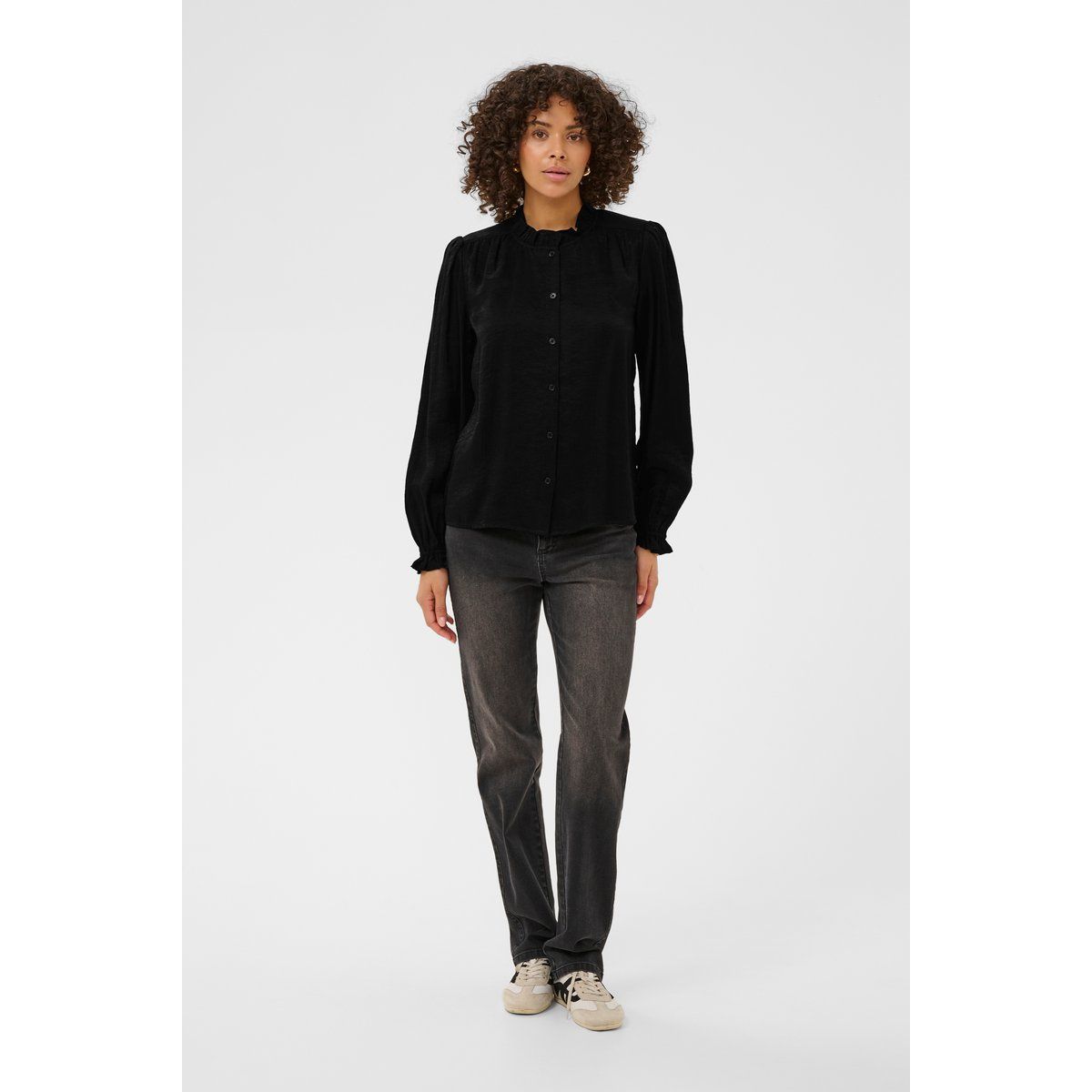 Bluse mit Rüschenkragen und Volumenärmeln