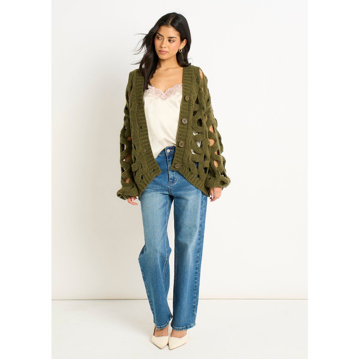 Übergroße Grobstrickjacke mit Cut-Outs