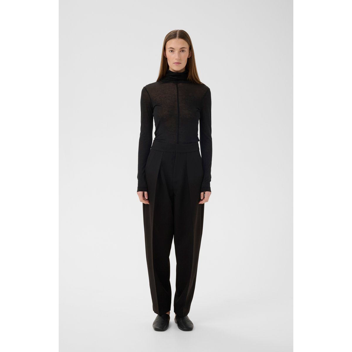 Taillehohe konische Hose mit Bundfalten
