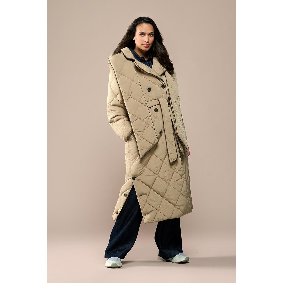 Gesteppter Doppelreihiger Trenchcoat mit Gürtel