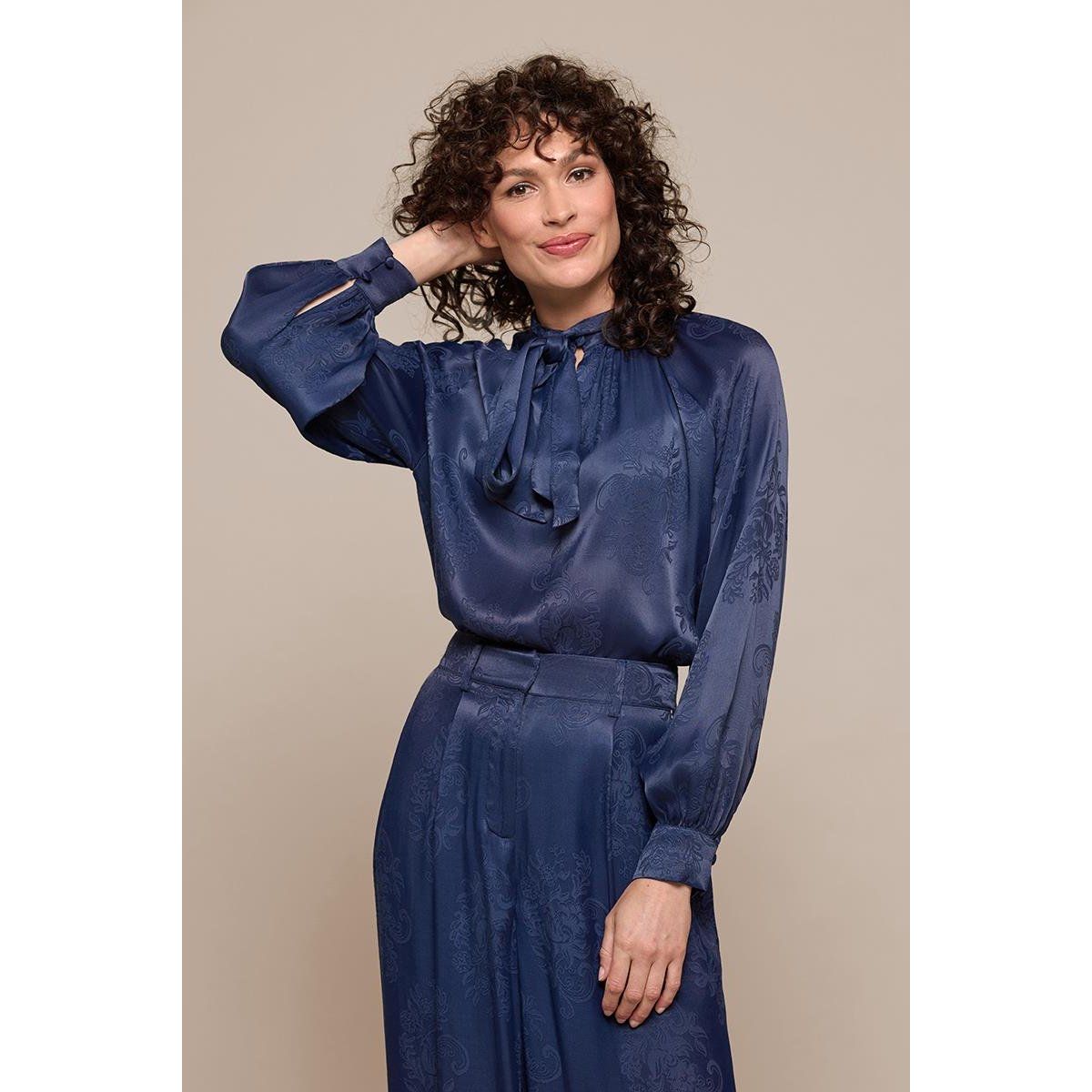 Jacquard-Bluse mit Schluppe und Blumenmuster
