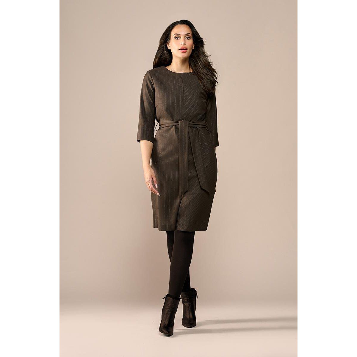 Elegantes Midikleid mit Nadelstreifen und Gürtel