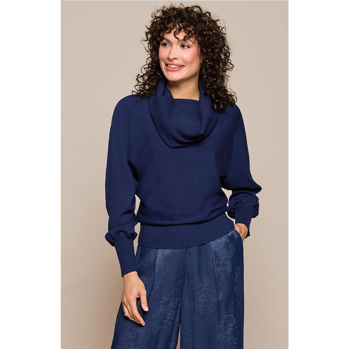 Eleganter Pullover mit abnehmbarem Wasserfallkragen