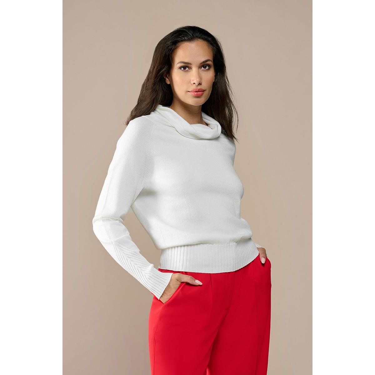 Weicher Pullover mit Wasserfallausschnitt