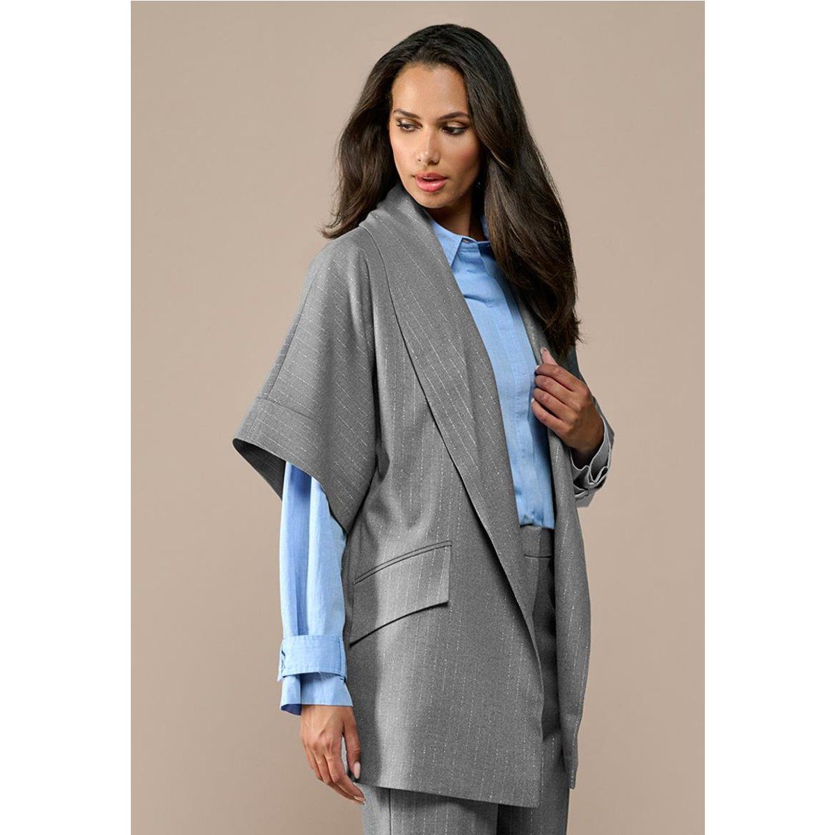 Nadelstreifen-Wickelblazer im Kimono-Stil mit Gürtel