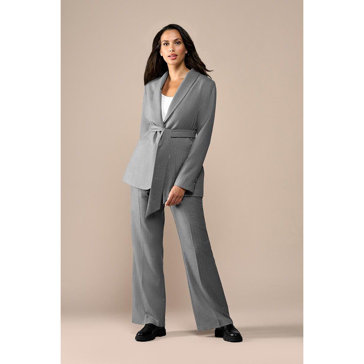 Taillierter Nadelstreifenblazer mit Gürtel