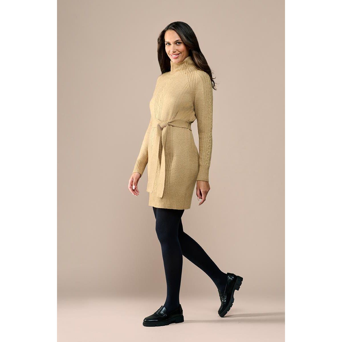 Zopfmuster-Rollkragenkleid mit Gürtel