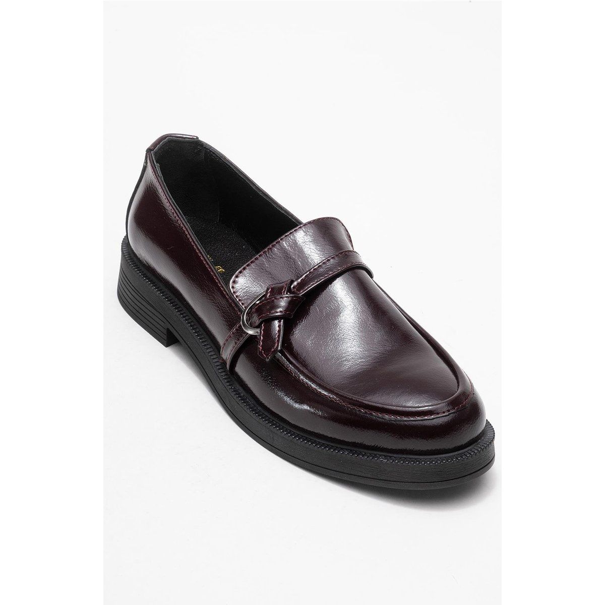 Glänzende Plateau-Loafer mit Knotendetail