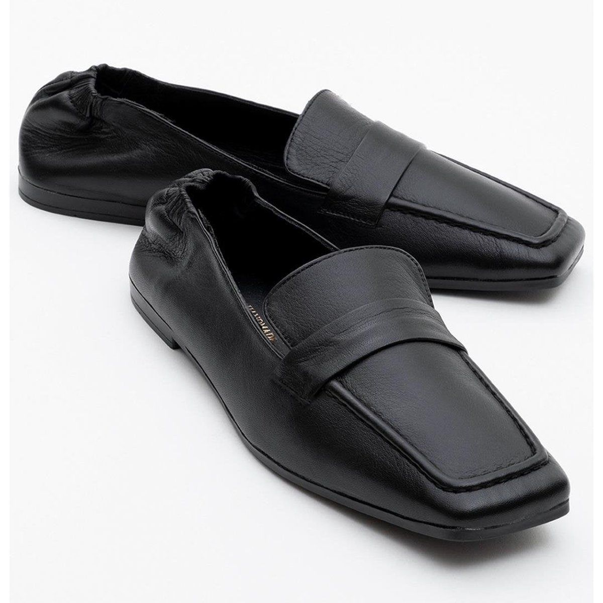 Minimalistische Loafer mit eckiger Zehenpartie