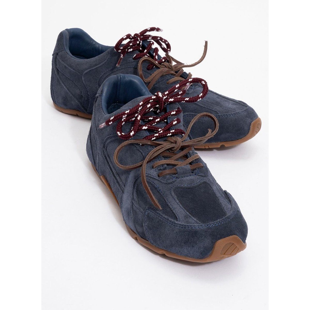 Premium Wildleder Low-Top Sneaker