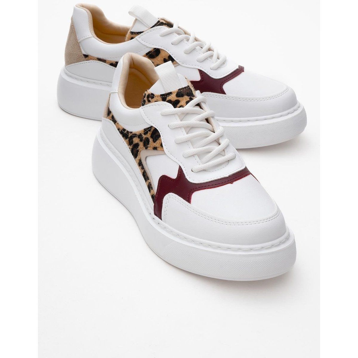 Plateau-Sneaker mit Leoparden-Muster