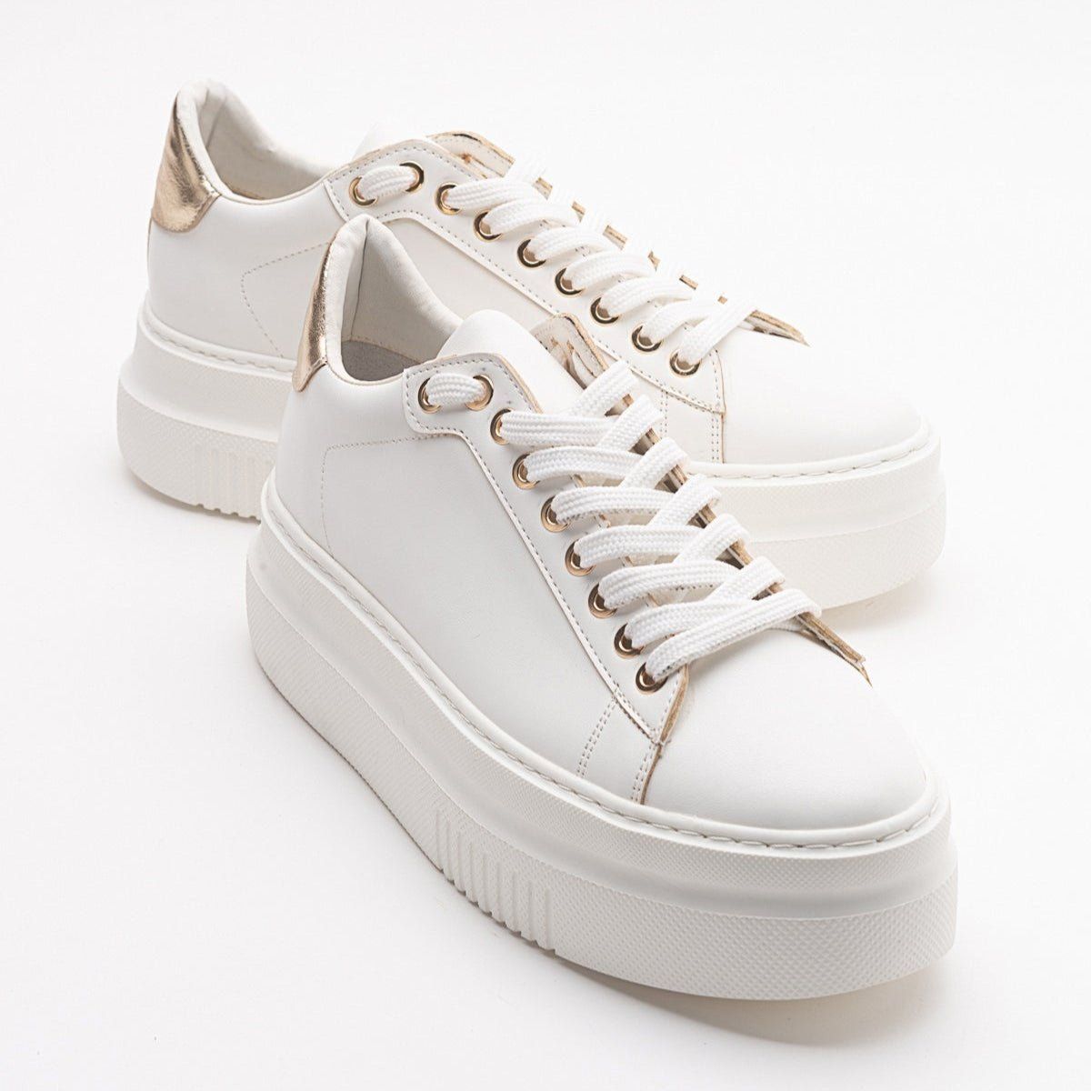 Chunky Plateau-Sneaker mit Metallic-Details