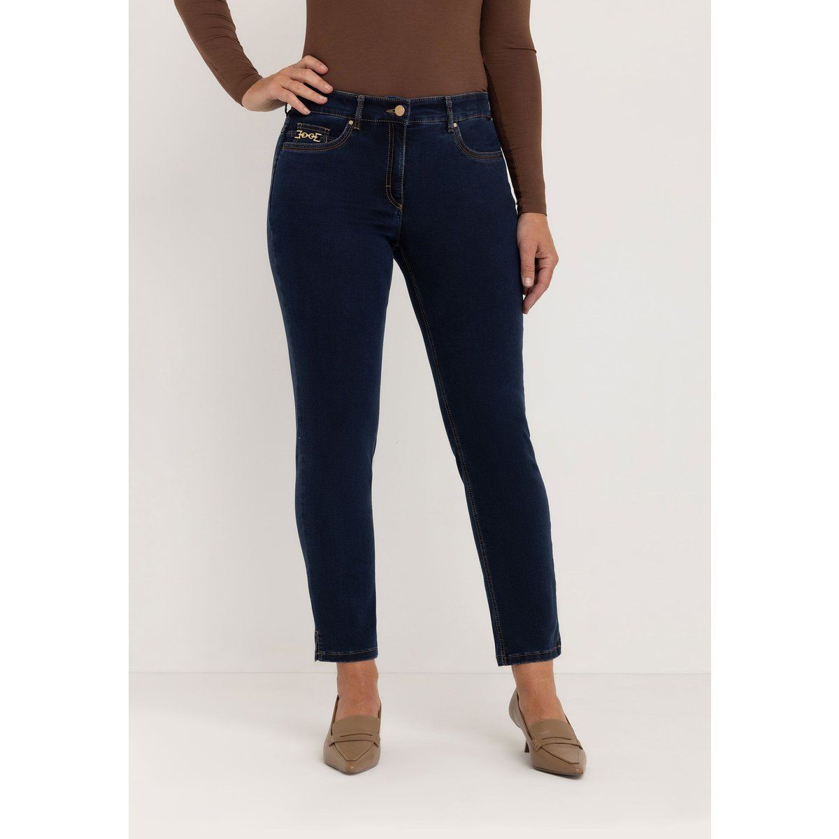 Schmale Stretch-Hose mit mittlerem Bund