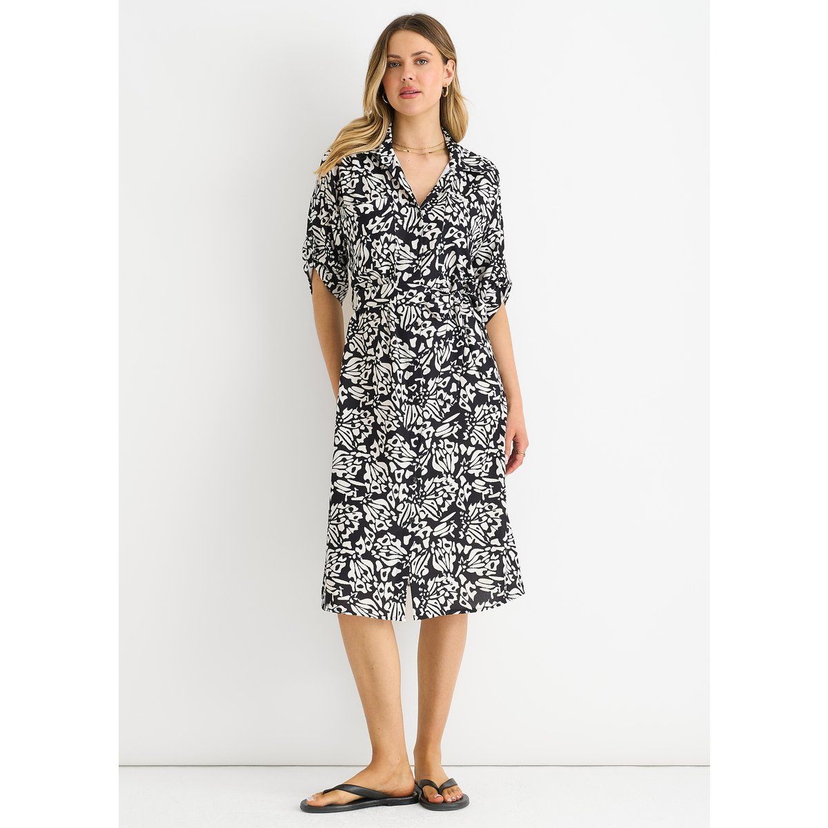 Gemustertes Midi-Hemdblusenkleid mit Gürtel
